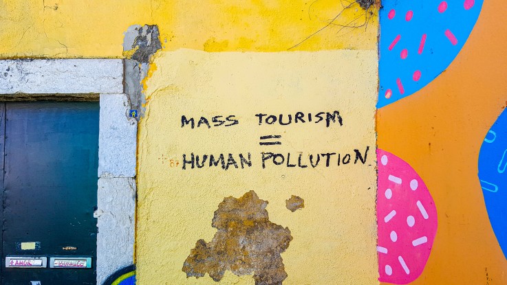 Overtourism: 4 major impacts on the environment